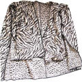 Cape aus Wolle mit Zebra-Leoparden